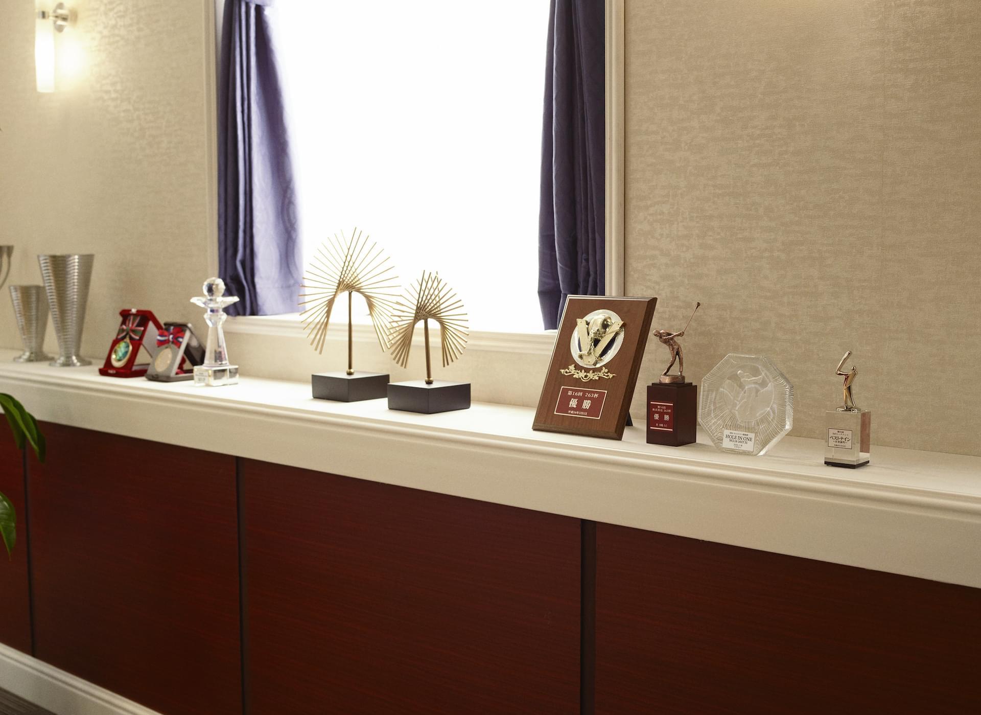 株式会社263の野球チームの大会優勝トロフィー