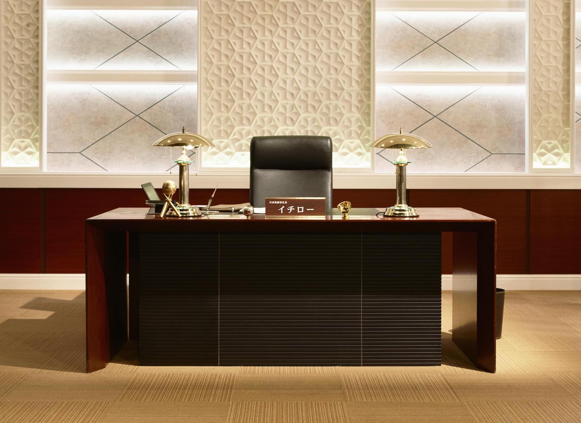 高級感あふれるイチロー社長デスク